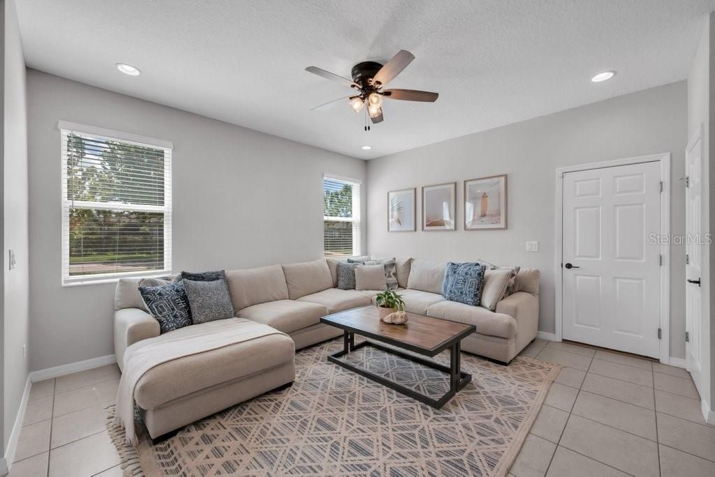 En Venta: $365,000 (4 camas, 2 baños, 1774 Pies cuadrados)