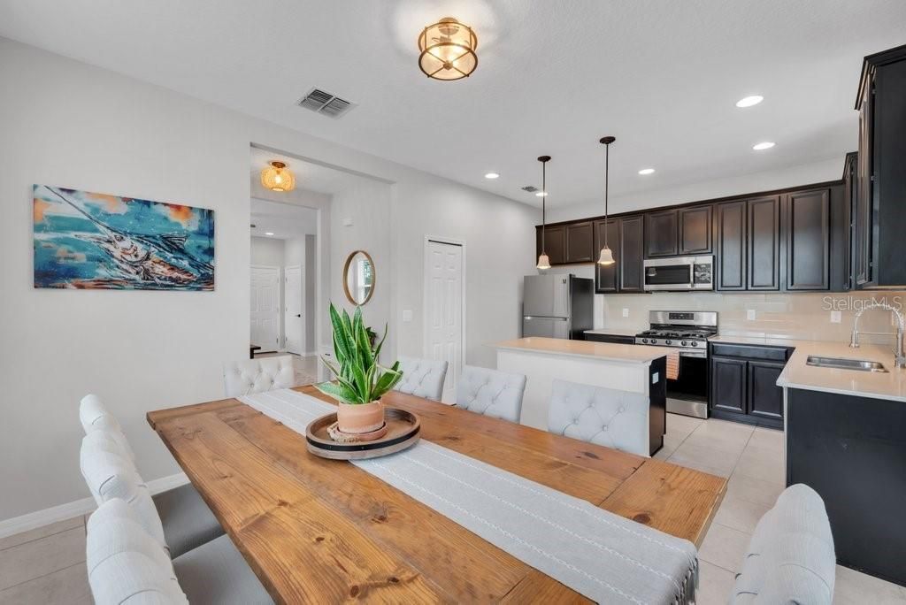 En Venta: $365,000 (4 camas, 2 baños, 1774 Pies cuadrados)