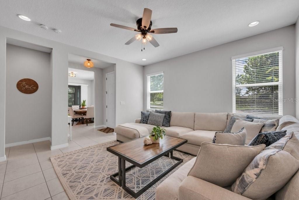 En Venta: $365,000 (4 camas, 2 baños, 1774 Pies cuadrados)