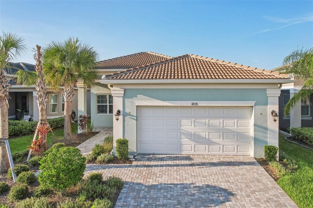 For Sale: $549,000 (3 beds, 2 baths, 2252 Square Feet)