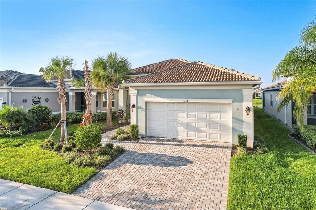 For Sale: $549,000 (3 beds, 2 baths, 2252 Square Feet)