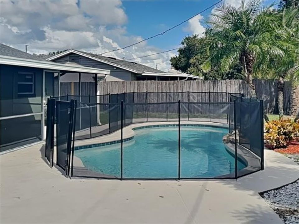 Active With Contract: $2,459 (4 beds, 2 baths, 2018 Square Feet)