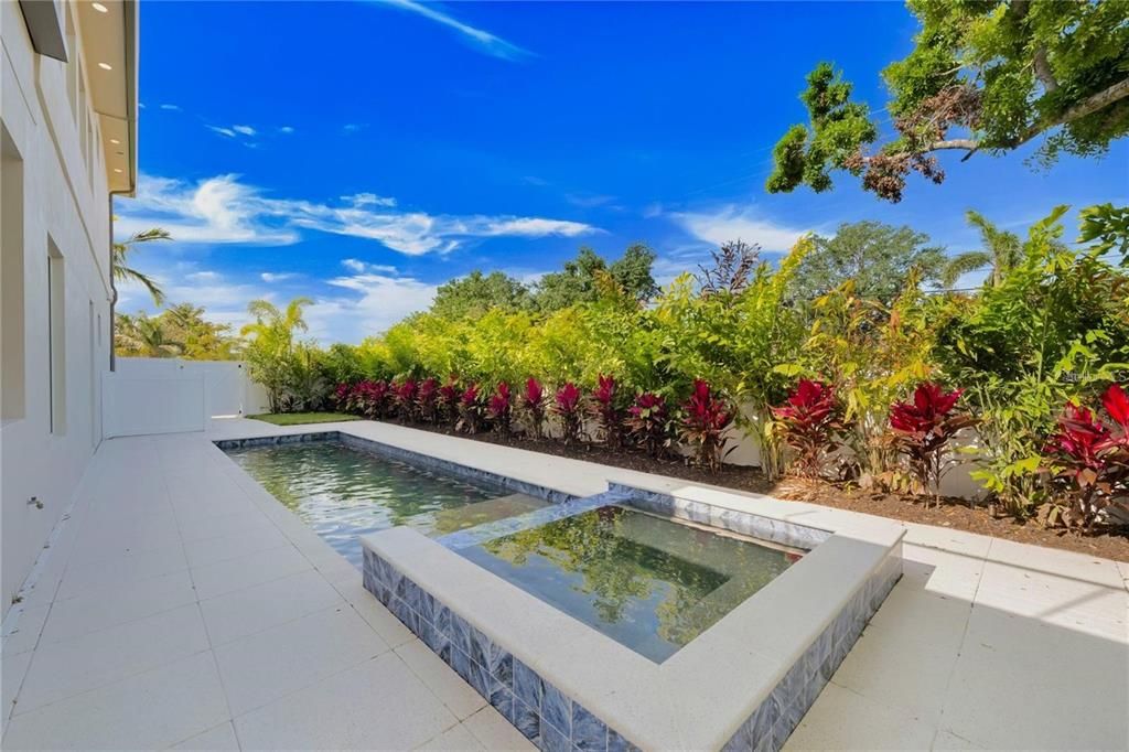 Activo con contrato: $2,950,000 (5 camas, 5 baños, 3595 Pies cuadrados)