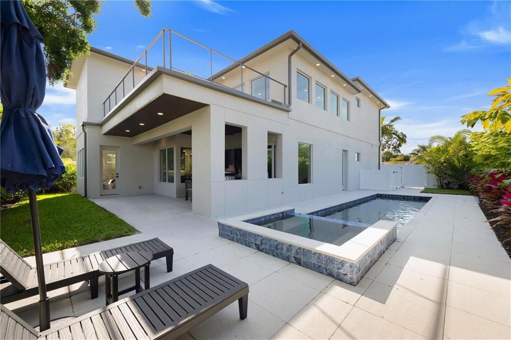 Activo con contrato: $2,950,000 (5 camas, 5 baños, 3595 Pies cuadrados)