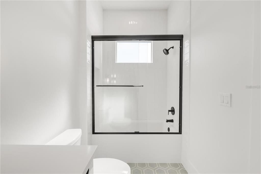 Activo con contrato: $2,950,000 (5 camas, 5 baños, 3595 Pies cuadrados)