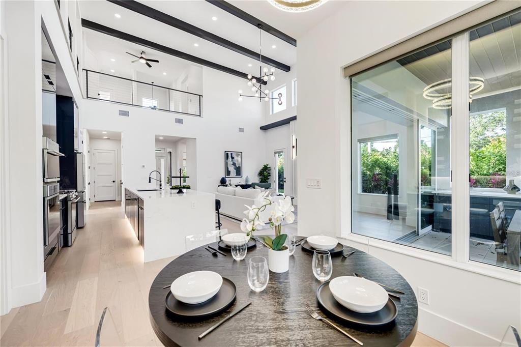 Activo con contrato: $2,950,000 (5 camas, 5 baños, 3595 Pies cuadrados)