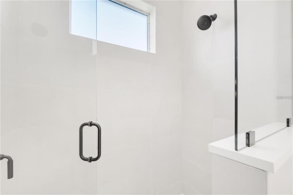 Activo con contrato: $2,950,000 (5 camas, 5 baños, 3595 Pies cuadrados)