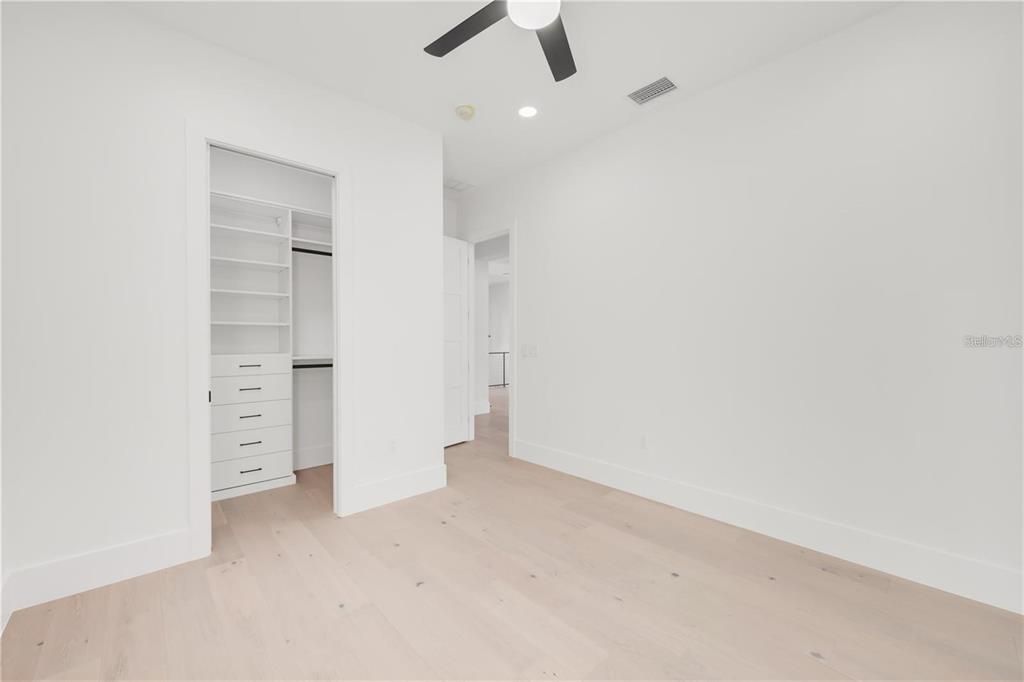 Activo con contrato: $2,950,000 (5 camas, 5 baños, 3595 Pies cuadrados)