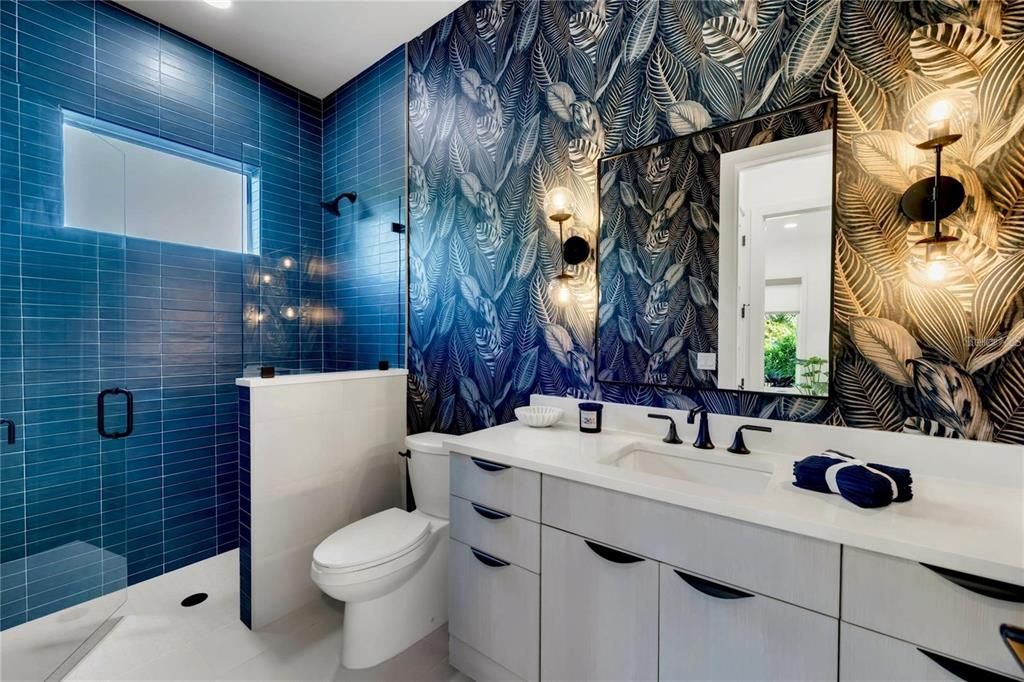 Activo con contrato: $2,950,000 (5 camas, 5 baños, 3595 Pies cuadrados)