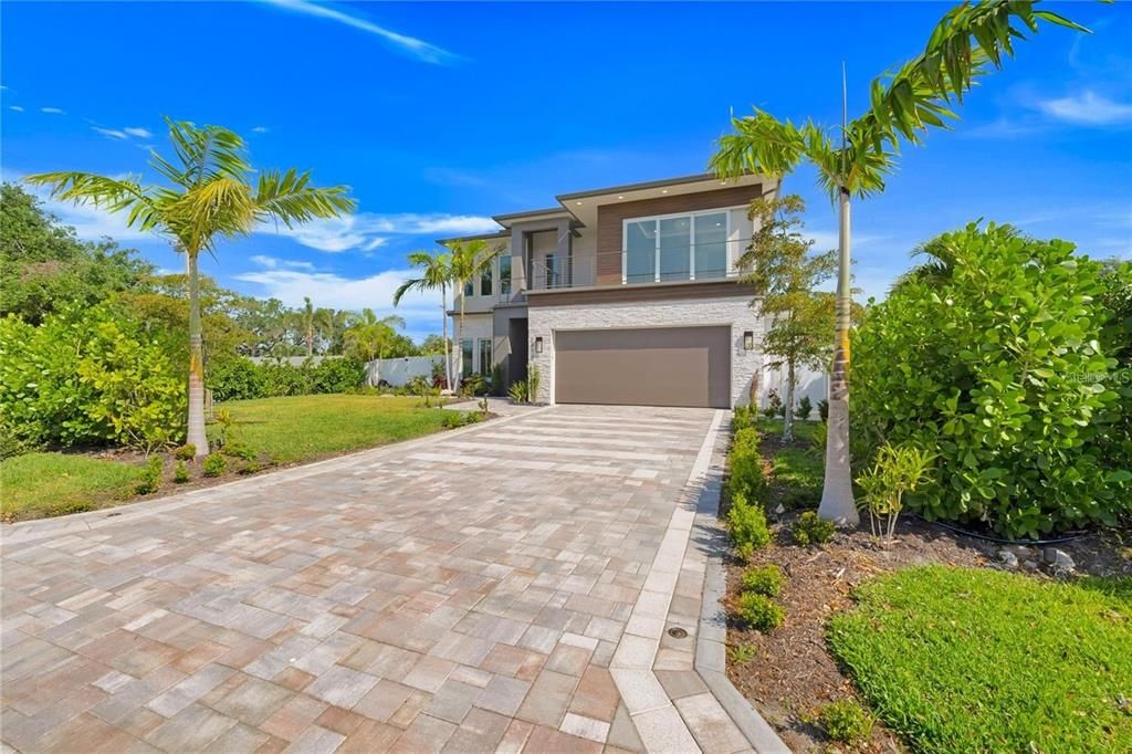 Activo con contrato: $2,950,000 (5 camas, 5 baños, 3595 Pies cuadrados)