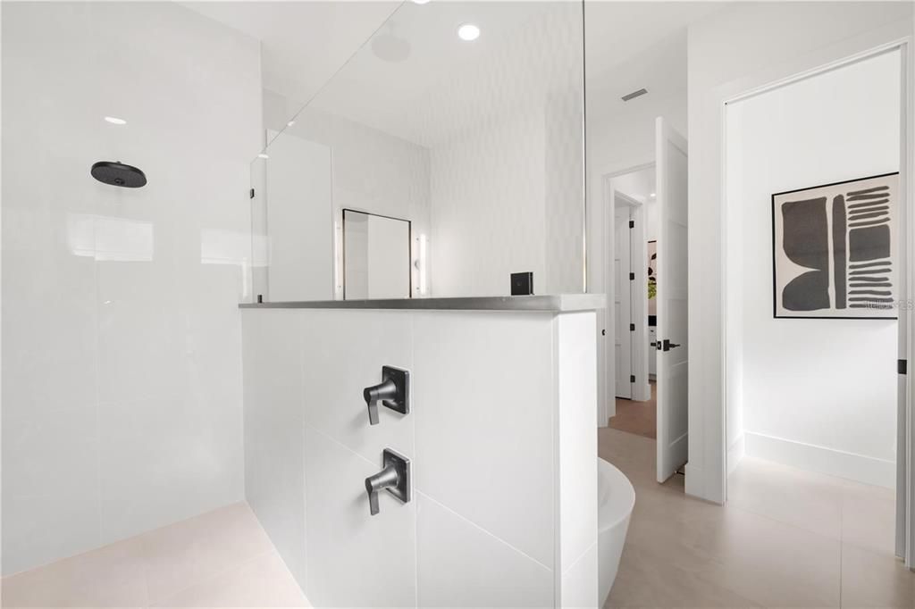 Activo con contrato: $2,950,000 (5 camas, 5 baños, 3595 Pies cuadrados)