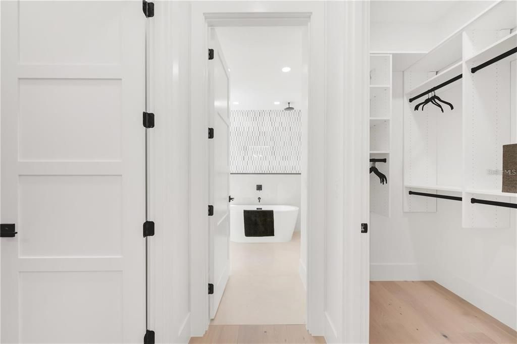 Activo con contrato: $2,950,000 (5 camas, 5 baños, 3595 Pies cuadrados)