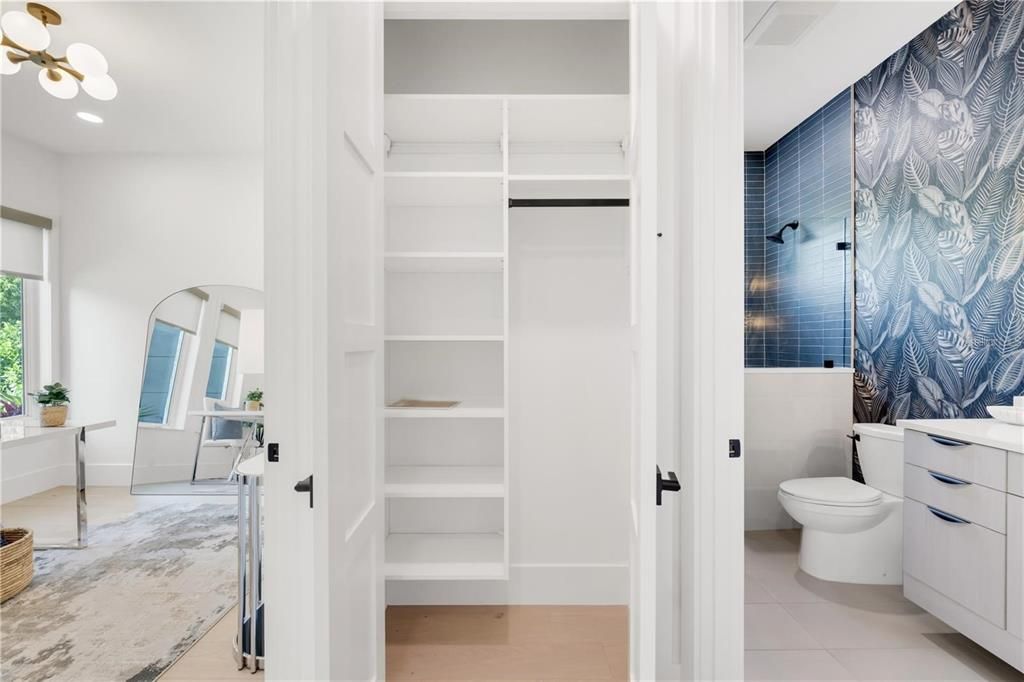 Activo con contrato: $2,950,000 (5 camas, 5 baños, 3595 Pies cuadrados)