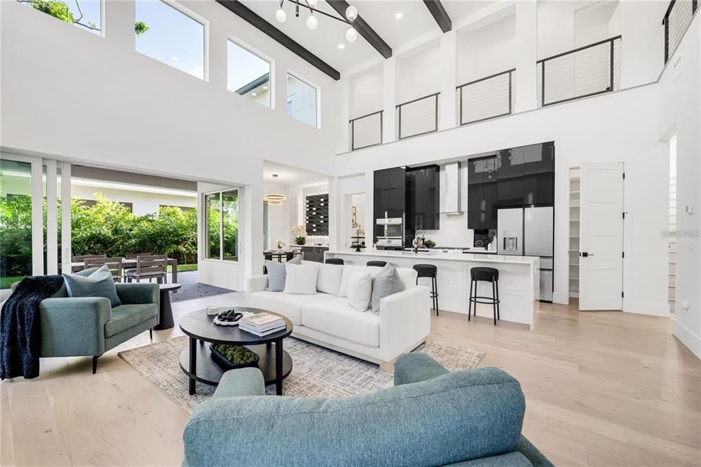 Activo con contrato: $2,950,000 (5 camas, 5 baños, 3595 Pies cuadrados)