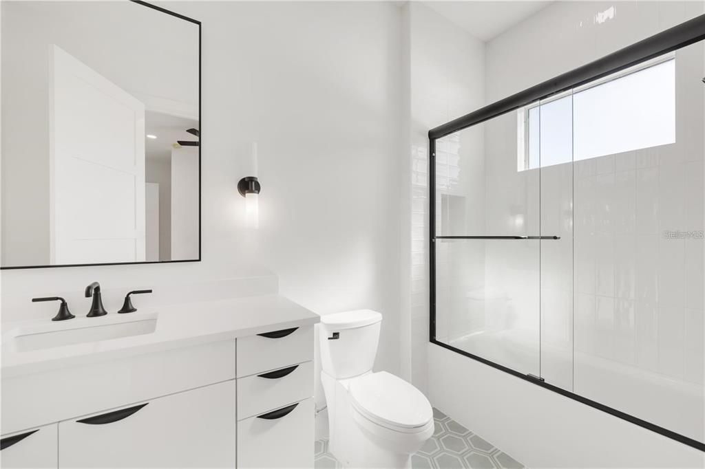 Activo con contrato: $2,950,000 (5 camas, 5 baños, 3595 Pies cuadrados)