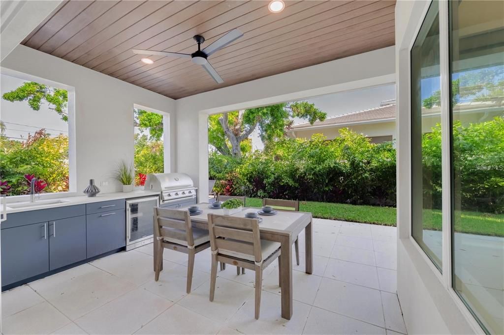 Activo con contrato: $2,950,000 (5 camas, 5 baños, 3595 Pies cuadrados)