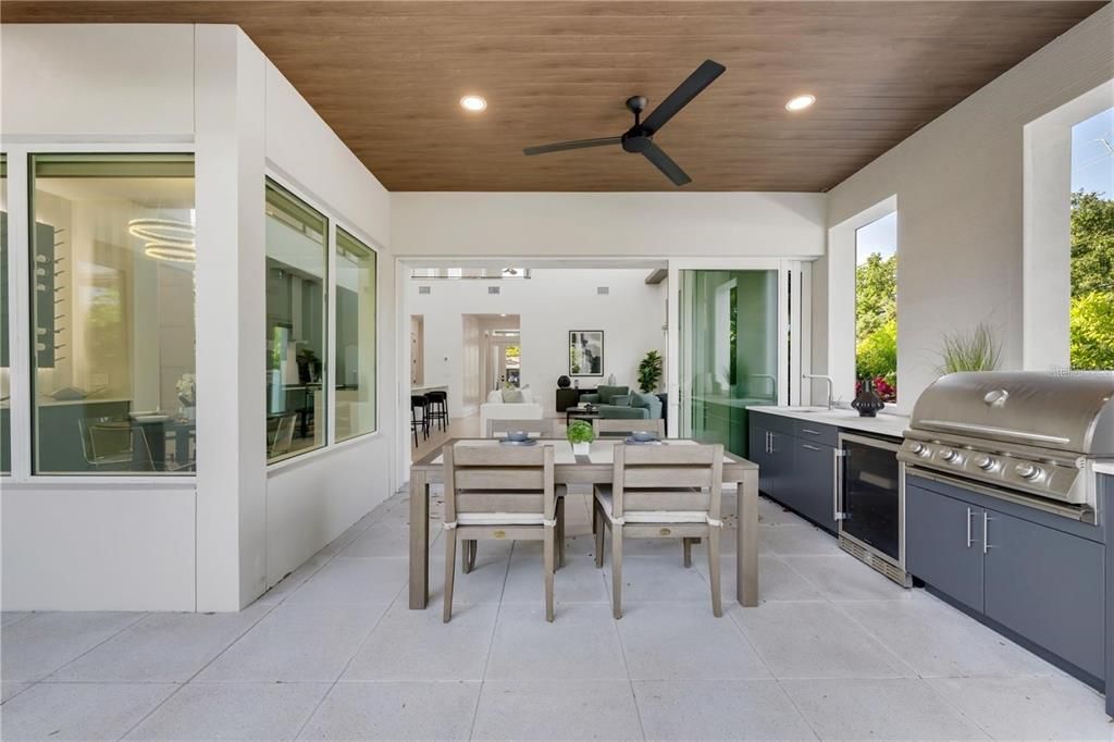 Activo con contrato: $2,950,000 (5 camas, 5 baños, 3595 Pies cuadrados)