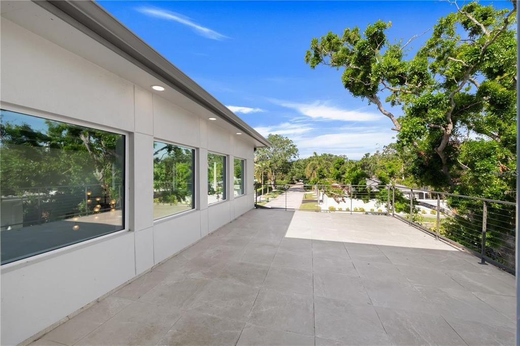 Activo con contrato: $2,950,000 (5 camas, 5 baños, 3595 Pies cuadrados)