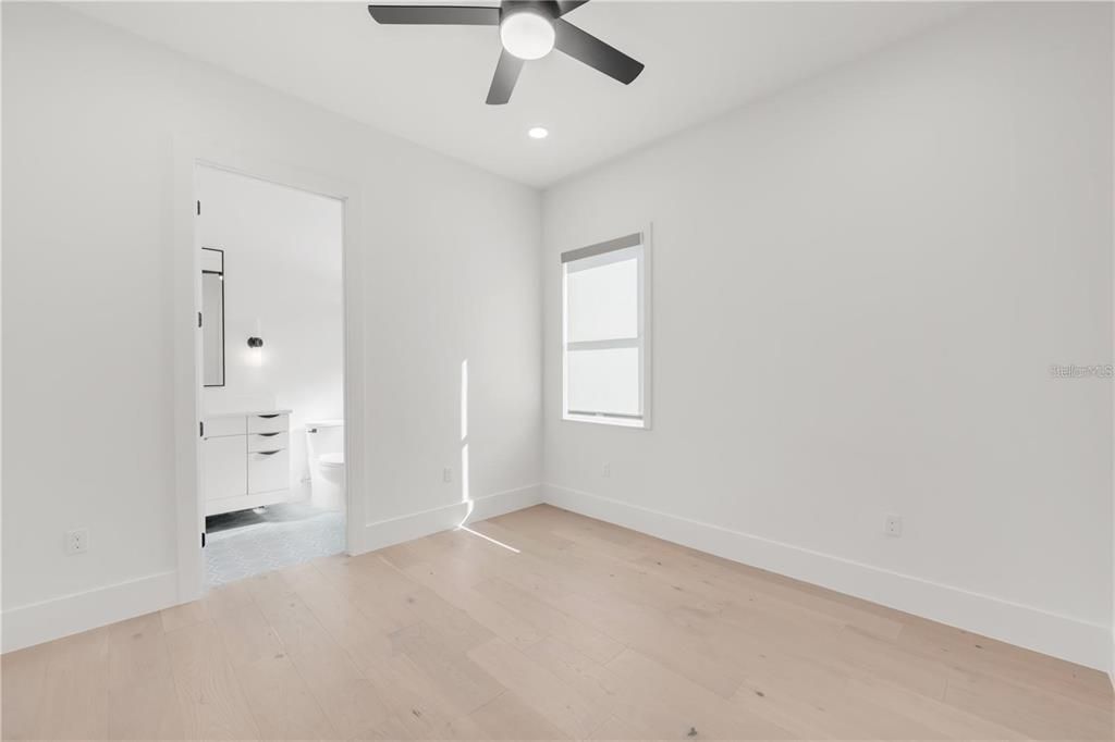 Activo con contrato: $2,950,000 (5 camas, 5 baños, 3595 Pies cuadrados)