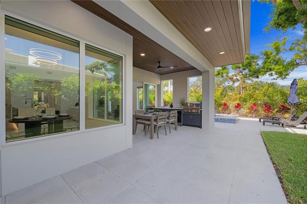 Activo con contrato: $2,950,000 (5 camas, 5 baños, 3595 Pies cuadrados)