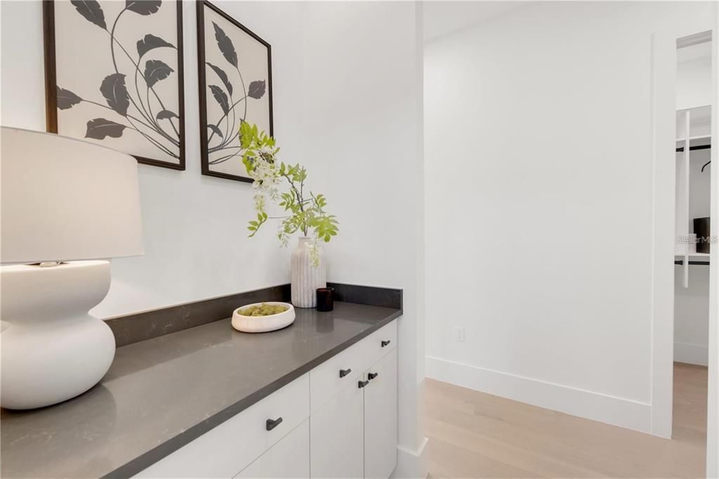 Activo con contrato: $2,950,000 (5 camas, 5 baños, 3595 Pies cuadrados)