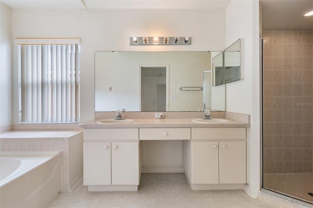 For Sale: $374,000 (3 beds, 2 baths, 1936 Square Feet)