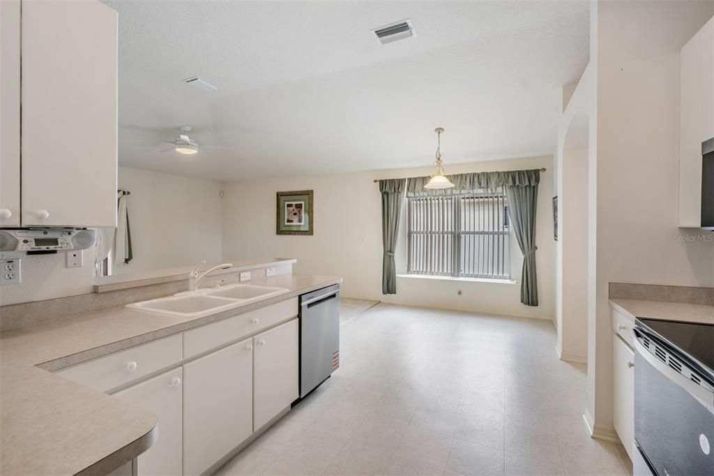 For Sale: $374,000 (3 beds, 2 baths, 1936 Square Feet)