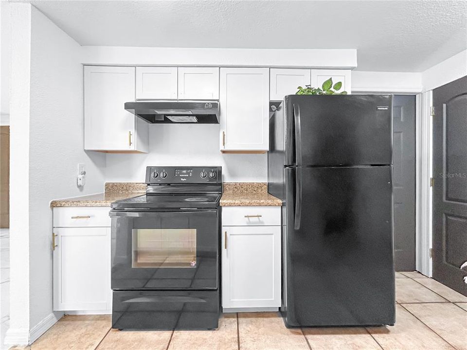 Activo con contrato: $269,000 (4 camas, 2 baños, 1392 Pies cuadrados)