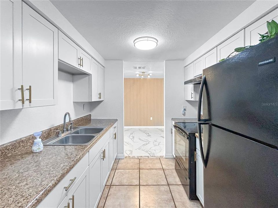 Activo con contrato: $269,000 (4 camas, 2 baños, 1392 Pies cuadrados)