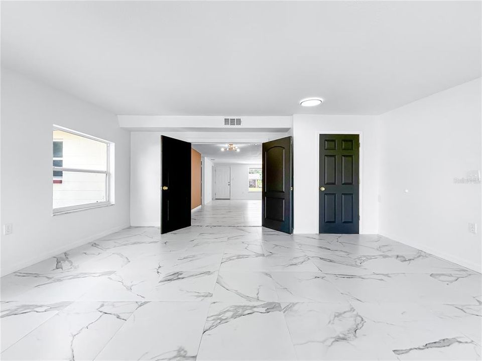 Activo con contrato: $269,000 (4 camas, 2 baños, 1392 Pies cuadrados)