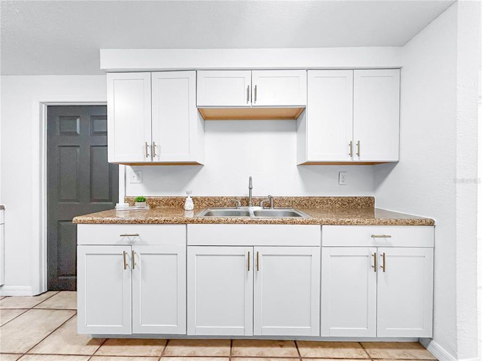 Activo con contrato: $269,000 (4 camas, 2 baños, 1392 Pies cuadrados)