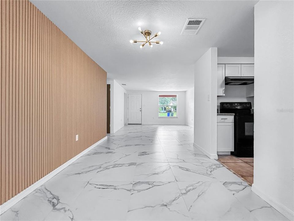 Activo con contrato: $269,000 (4 camas, 2 baños, 1392 Pies cuadrados)