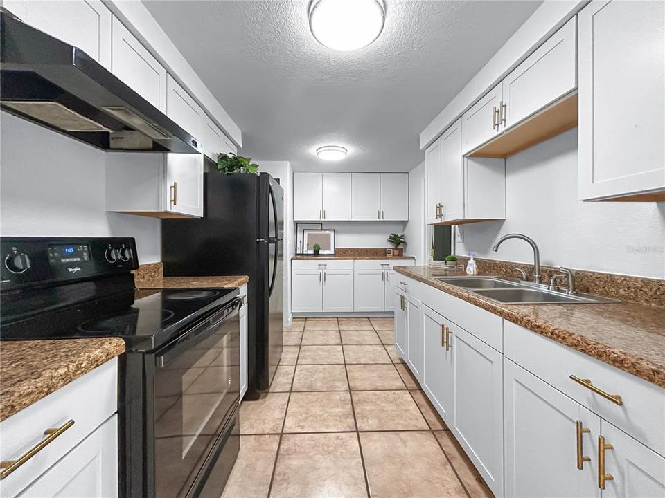 Activo con contrato: $269,000 (4 camas, 2 baños, 1392 Pies cuadrados)