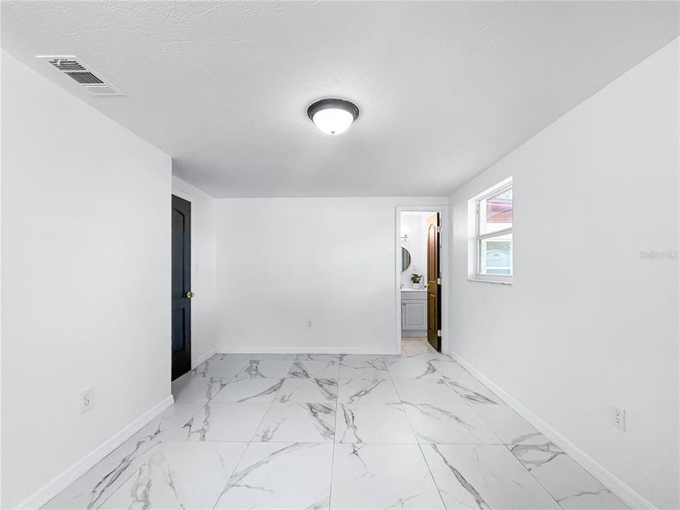 Activo con contrato: $269,000 (4 camas, 2 baños, 1392 Pies cuadrados)