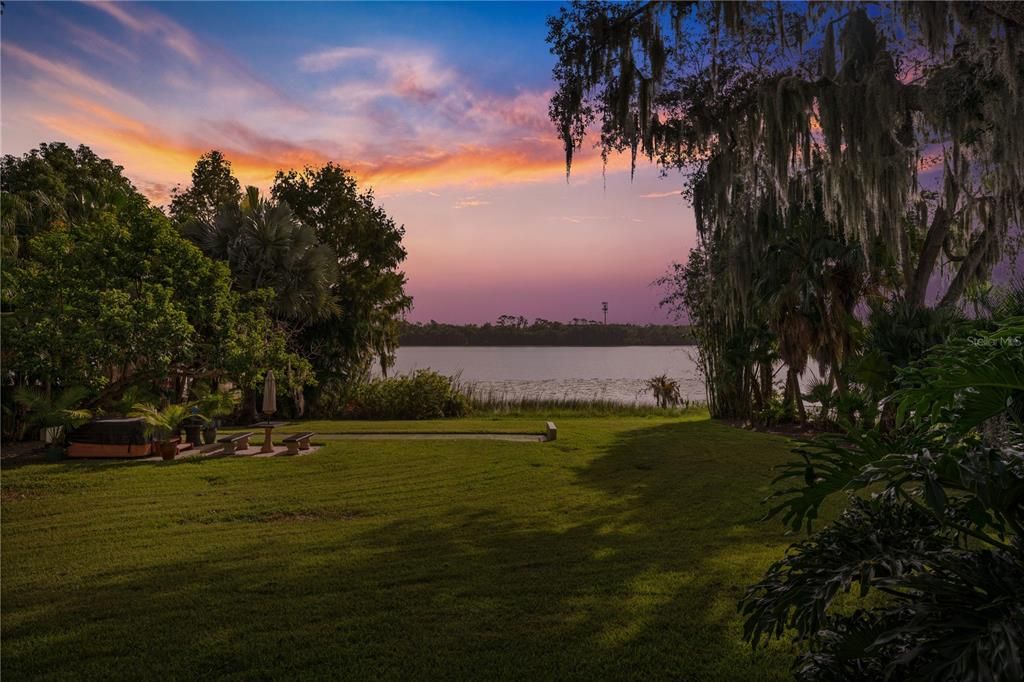 合同活跃: $825,000 (3 贝兹, 2 浴室, 2502 平方英尺)