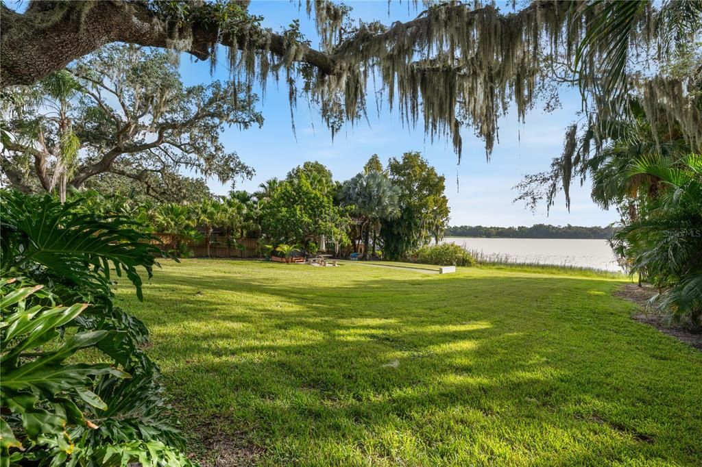 合同活跃: $825,000 (3 贝兹, 2 浴室, 2502 平方英尺)