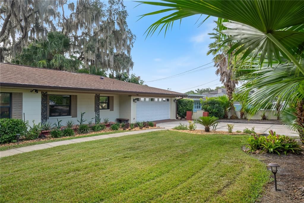 合同活跃: $825,000 (3 贝兹, 2 浴室, 2502 平方英尺)