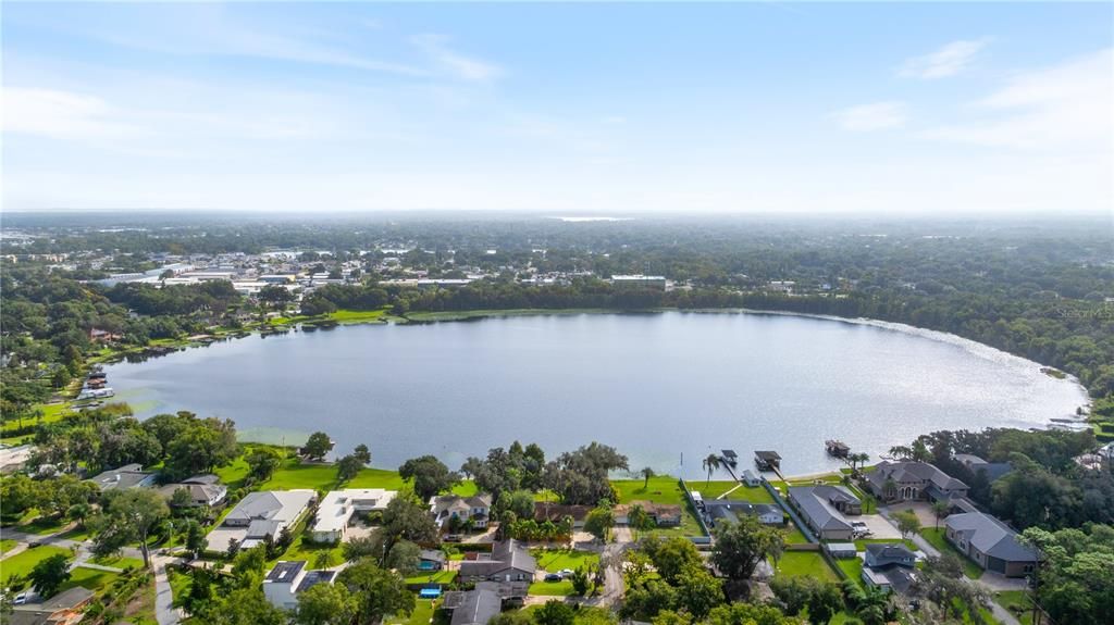 合同活跃: $825,000 (3 贝兹, 2 浴室, 2502 平方英尺)