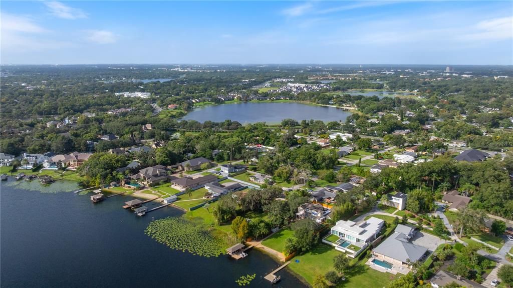 合同活跃: $825,000 (3 贝兹, 2 浴室, 2502 平方英尺)