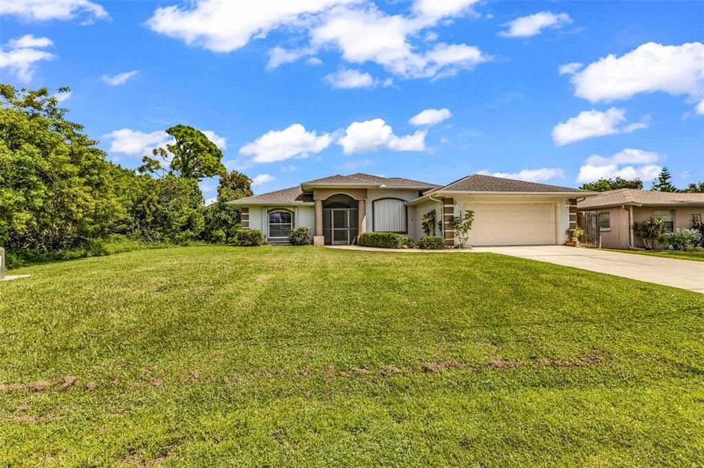 Active With Contract: $299,000 (3 beds, 2 baths, 1807 Square Feet)