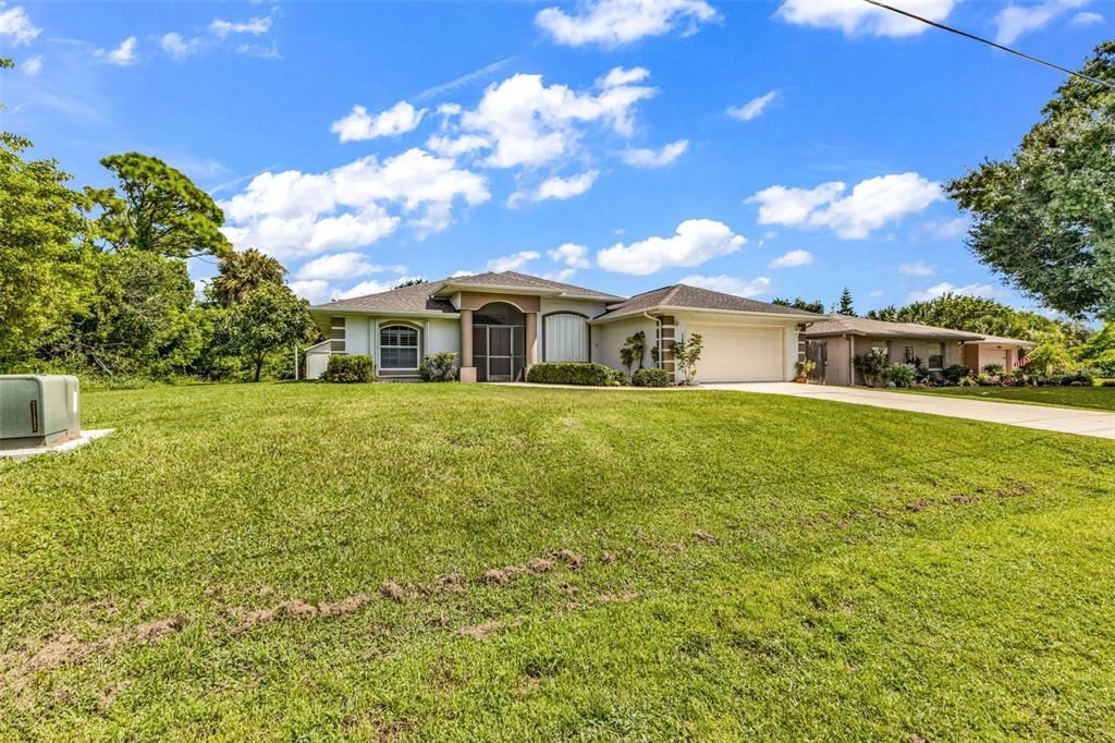 Active With Contract: $299,000 (3 beds, 2 baths, 1807 Square Feet)