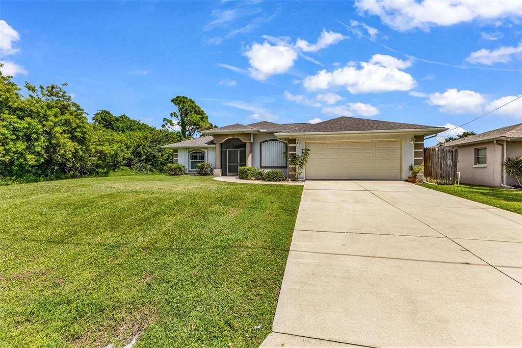 Active With Contract: $299,000 (3 beds, 2 baths, 1807 Square Feet)