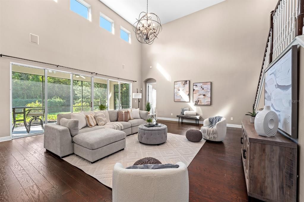 合同活跃: $699,990 (4 贝兹, 3 浴室, 4023 平方英尺)