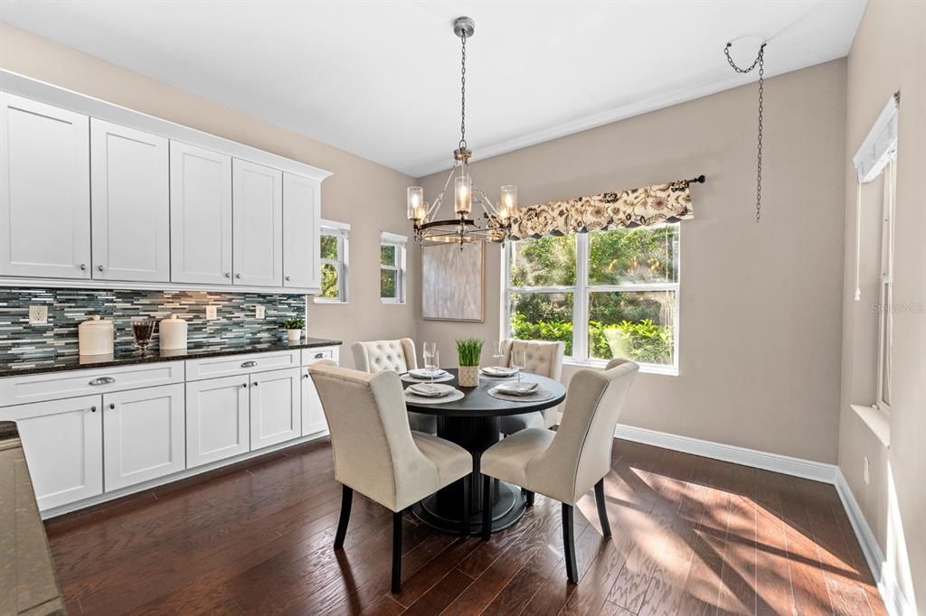 合同活跃: $699,990 (4 贝兹, 3 浴室, 4023 平方英尺)