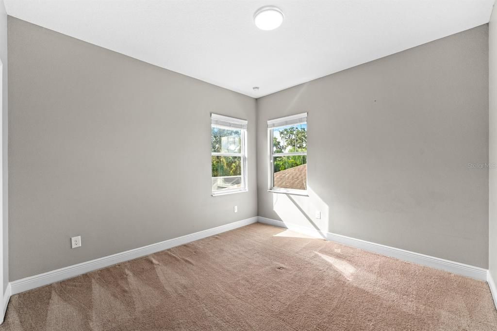 合同活跃: $699,990 (4 贝兹, 3 浴室, 4023 平方英尺)