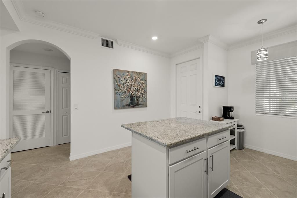 For Sale: $235,000 (2 beds, 2 baths, 1194 Square Feet)