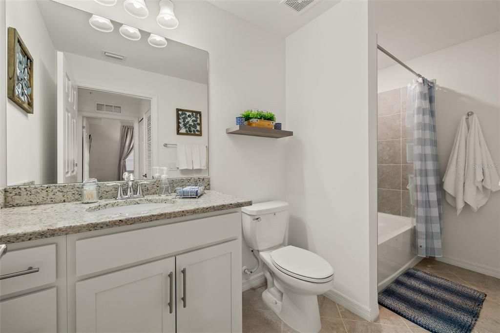 For Sale: $235,000 (2 beds, 2 baths, 1194 Square Feet)