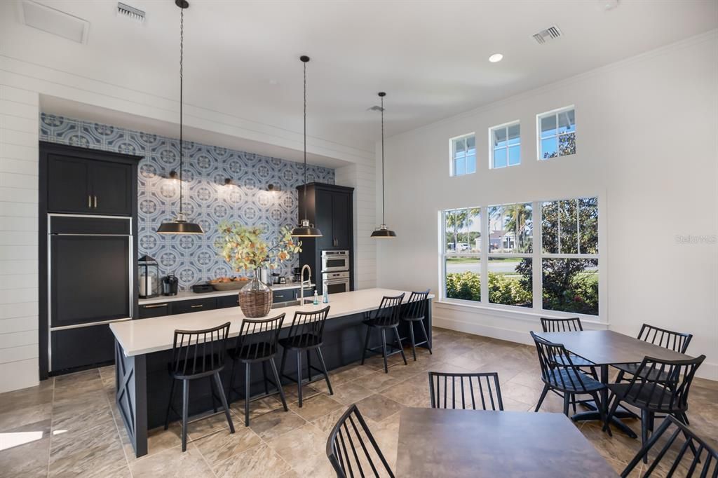 На продажу: $659,000 (3 спален, 3 ванн, 2708 Квадратных фут)