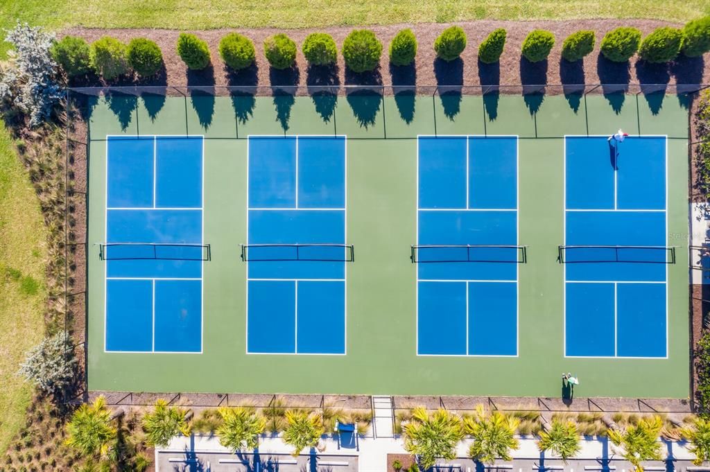 На продажу: $659,000 (3 спален, 3 ванн, 2708 Квадратных фут)