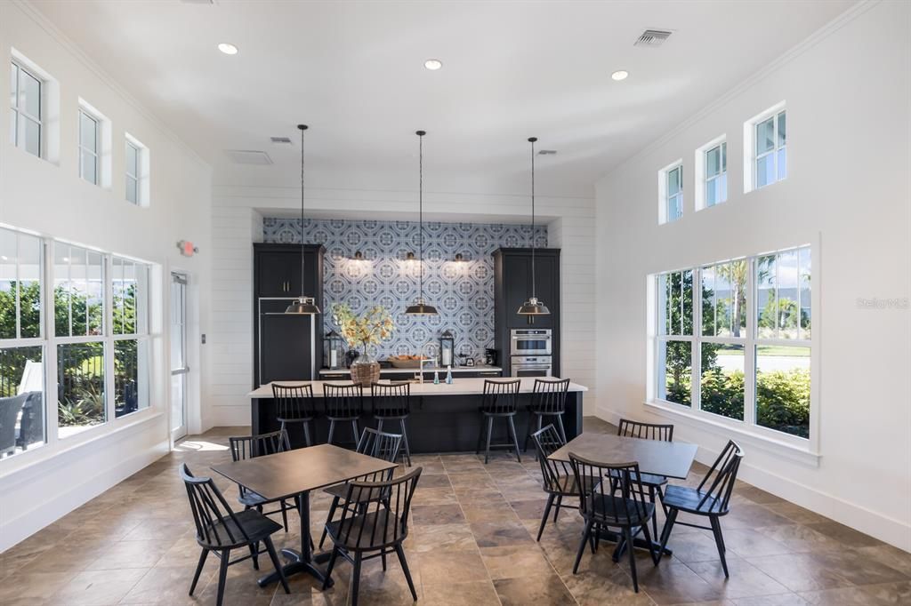 На продажу: $659,000 (3 спален, 3 ванн, 2708 Квадратных фут)